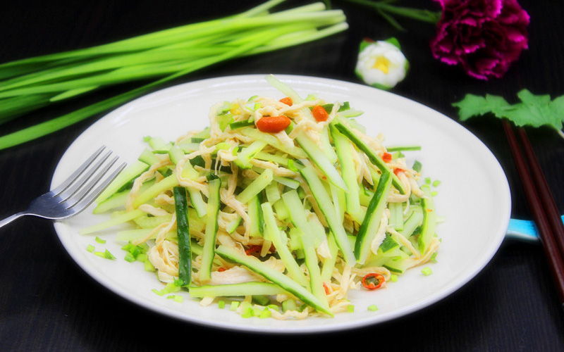 Salad dưa leo thịt gà giòn ngon chua ngọt ai cũng mê