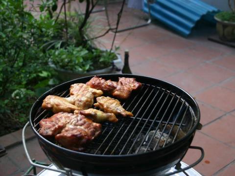 salad ga hun khoi voi trai bo va ca chua Salad gà hun khói với trái bơ và cà chua