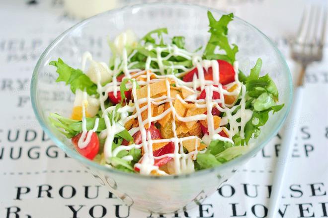 Salad rau quả thanh mát cho ngày nắng lên