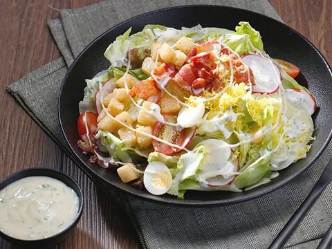 salad thit hun khoi trung cut Salad thịt hun khói trứng cút