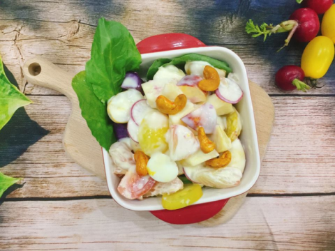 salad trai cay sot sua chua giai quyet hoa qua thua sau tet Salad trái cây sốt sữa chua 'giải quyết' hoa quả thừa sau Tết