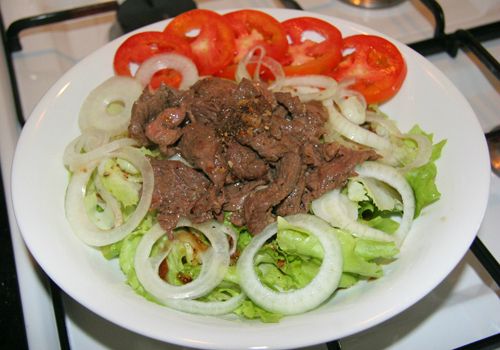 Salad xà lách trộn thịt bò thanh mát ngon miệng