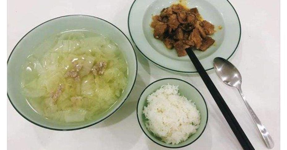 Sao Việt khoe mâm cơm 
