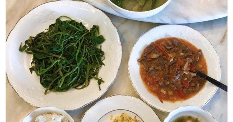 Sao Việt khoe mâm cơm 