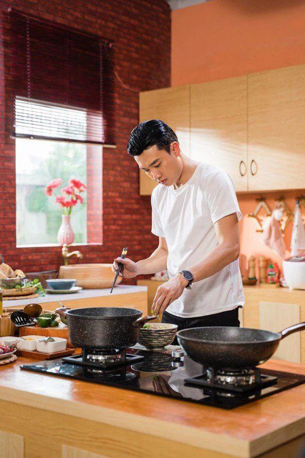 Soái ca nhà 35 tỷ nấu ăn, khẳng định 