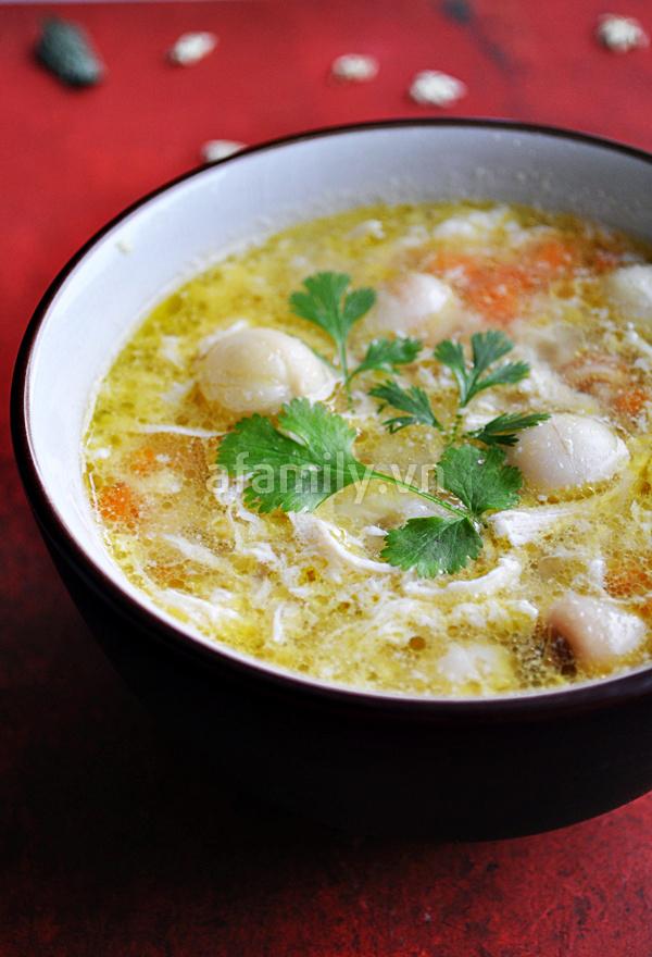 Soup gà hạt sen bổ dưỡng mà hấp dẫn