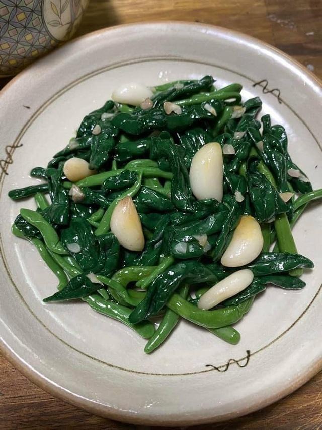 Sửng sốt mâm cơm mùa hè làm từ nguyên liệu khó ngờ, ngắm thì đã mắt nhưng khi biết bị lừa lại không thể giận