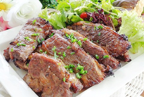 suon bo nuong tieu ngon bao nhieu cung het Sườn bò nướng tiêu ngon bao nhiêu cũng hết