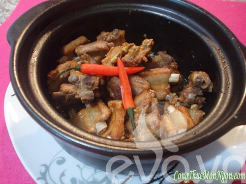 Sườn kho tộ đậm đà lạ miệng