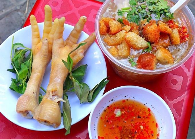 Súp cua chân gà luộc cho ngày mưa ở Sài Gòn