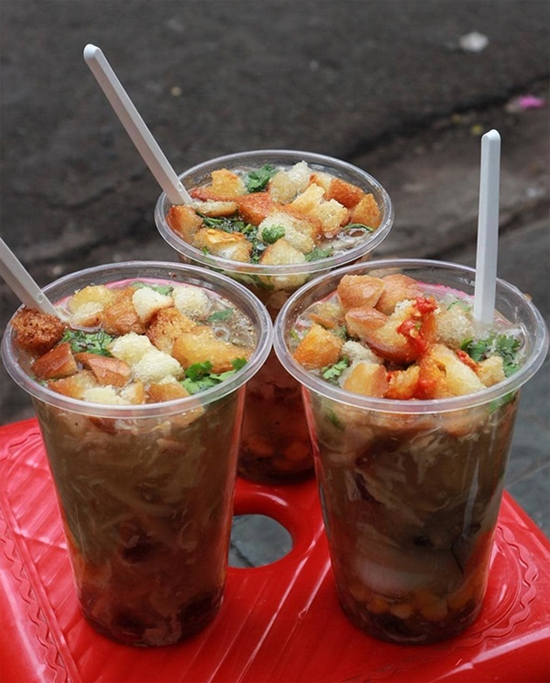 Súp cua chân gà luộc cho ngày mưa ở Sài Gòn