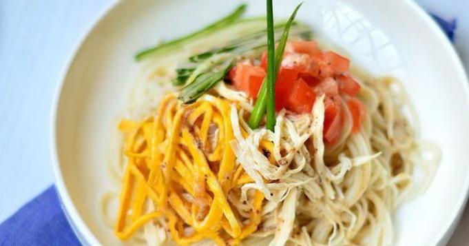 Tận dụng gà thừa ngày Tết làm mì gà trộn vừa nhanh vừa dễ ăn