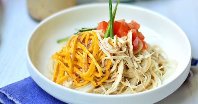 Tận dụng gà thừa ngày Tết làm mì gà trộn vừa nhanh vừa dễ ăn