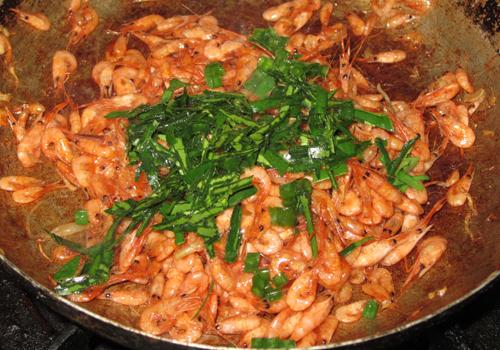 Tép đồng rang sả, lá chanh
