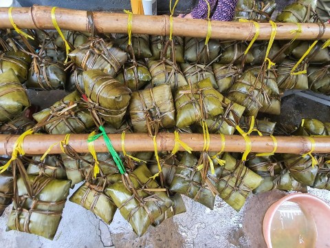 tet doan ngo nguoi hoa o cho lon nau banh ba trang khong kip ban Tết Đoan Ngọ: Người Hoa ở Chợ Lớn nấu bánh bá trạng không kịp bán