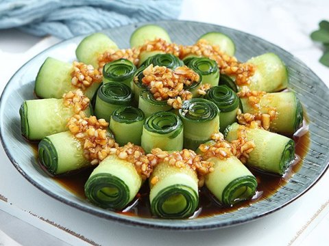 tet duong lich an nhieu thit ca lam ngay dua chuot tron the nay vua ngon lai giai ng Tết Dương lịch ăn nhiều thịt cá, làm ngay dưa chuột trộn thế này vừa ngon lại giải ngán