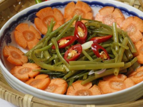 tet nay co rau muong ngam chua ngot chong ngan dam bao ca nha ai cung me Tết này có rau muống ngâm chua ngọt chống ngán đảm bảo cả nhà ai cũng mê