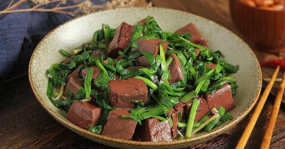 Thải độc, bổ sung vi chất bằng món huyết heo xào vừa ngon vừa dễ làm