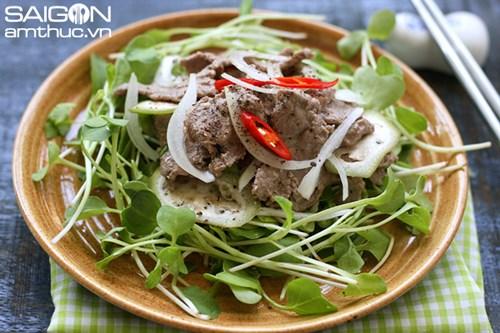 Thanh mát salad rau mầm trộn thịt bò