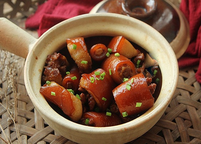 Thay vì luộc, đem đuôi lợn làm món này đảm bảo thơm nức, trôi cơm