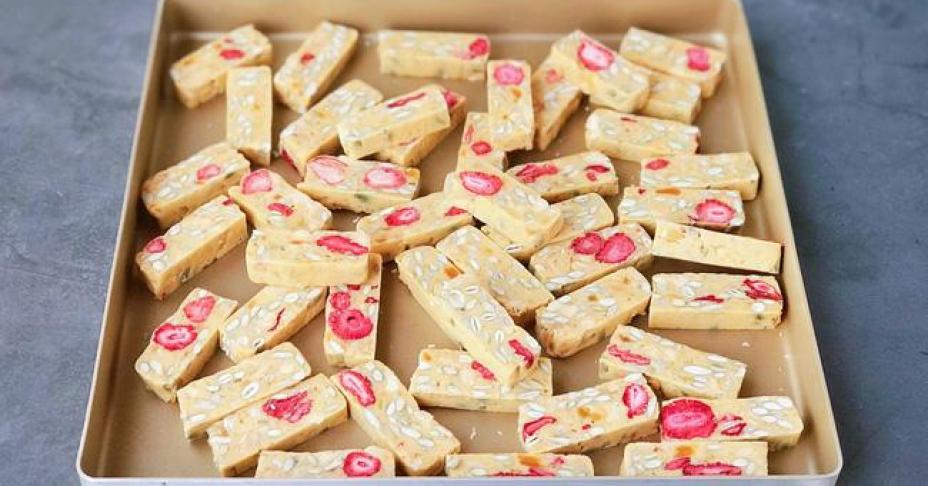 Thêm 1 nguyên liệu để làm kẹo nougat tưởng sai mà ăn lại ngon đến ngỡ ngàng