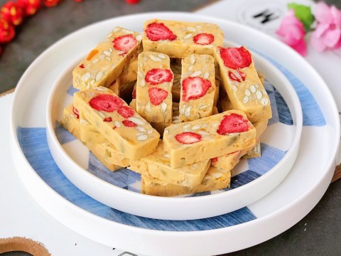 them 1 nguyen lieu de lam keo nougat tuong sai ma an lai ngon den ngo ngang Thêm 1 nguyên liệu để làm kẹo nougat tưởng sai mà ăn lại ngon đến ngỡ ngàng