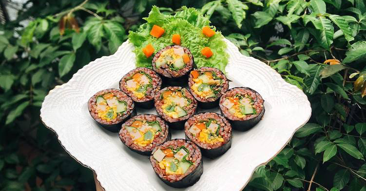 Thèm cơm nhưng lại lo ăn vào sẽ béo? Món kimbap biến thể này sẽ giúp chị em 