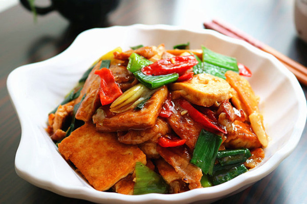 Thêm một cách làm đậu phụ sốt mặn đậm đà ngon cơm