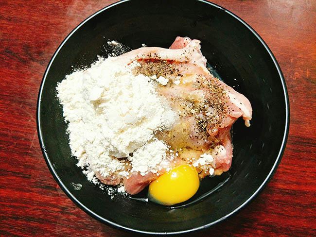 Thịt ba chỉ chiên mắm giòn tan, đậm đà, ăn cơm hay nhắm rượu đều tuyệt nhất