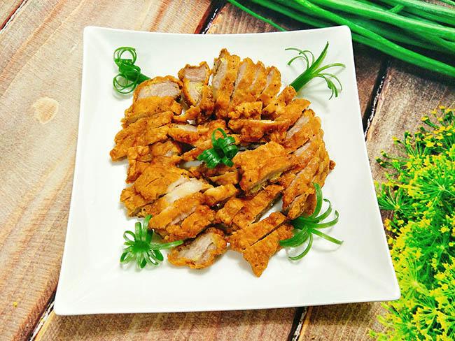 Thịt ba chỉ chiên mắm giòn tan, đậm đà, ăn cơm hay nhắm rượu đều tuyệt nhất