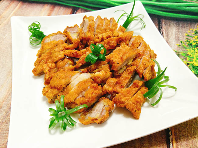 Thịt ba chỉ chiên mắm giòn tan, đậm đà, ăn cơm hay nhắm rượu đều tuyệt nhất