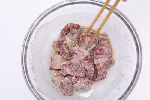 Thịt bò sốt cà chua ngon cơm