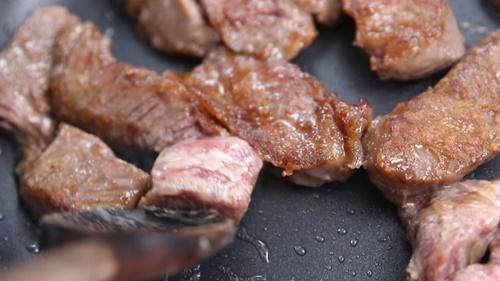 Thịt bò sốt cà chua ngon cơm