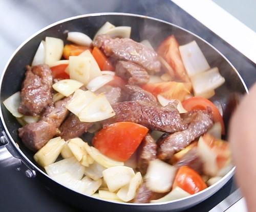 Thịt bò sốt cà chua ngon cơm