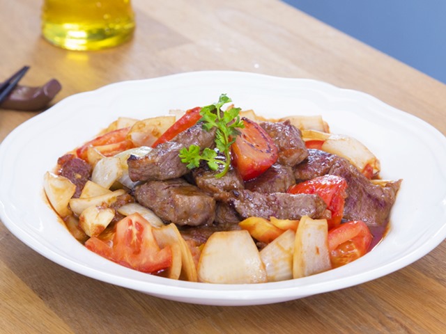 Thịt bò sốt cà chua ngon cơm