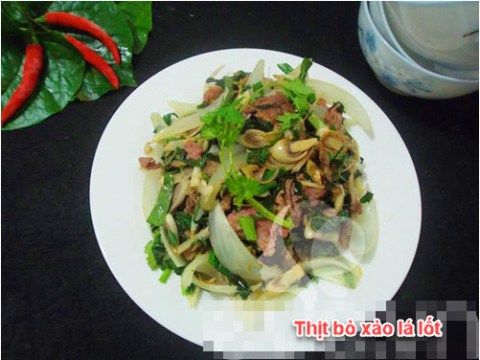 thit bo xao la lot day loi cuon Thịt bò xào lá lốt đầy lôi cuốn