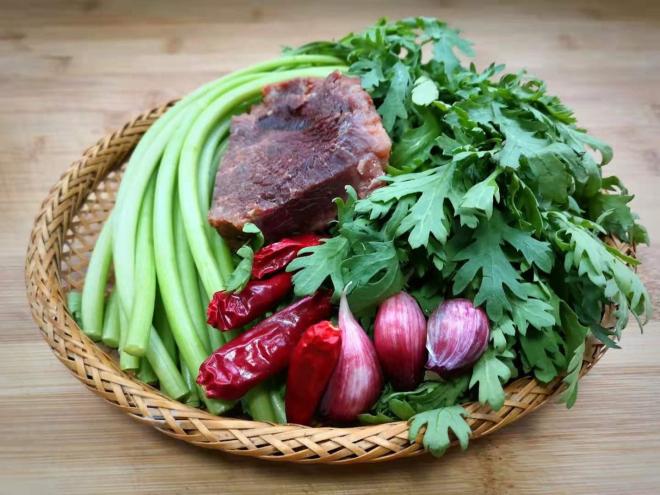 Thịt bò xào với loại rau bình dân này thành món ngon, đại bổ