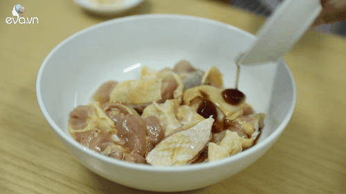 Thịt gà cuộn lá dứa chiên thơm lừng lôi cuốn vị giác