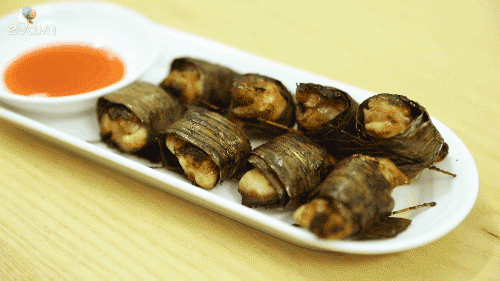 Thịt gà cuộn lá dứa chiên thơm lừng lôi cuốn vị giác