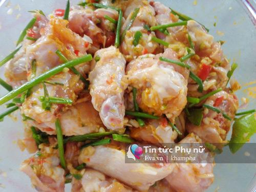 Thịt gà rang lá chanh thơm phức, đưa cơm