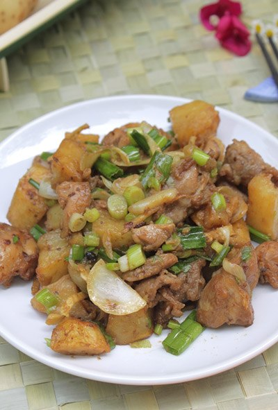 Thịt gà xào khoai tây chiên