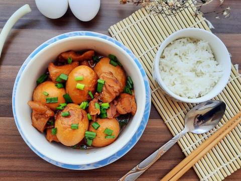 thit heo kho tau ai cung biet nhung ga kho tau cuc ngon ban da tung thu chua Thịt heo kho tàu ai cũng biết, nhưng gà kho tàu cực ngon bạn đã từng thử chưa?