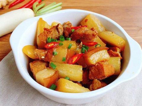 thit kho cu cai ngon dam da voi cach lam don gian Thịt kho củ cải ngon đậm đà với cách làm đơn giản