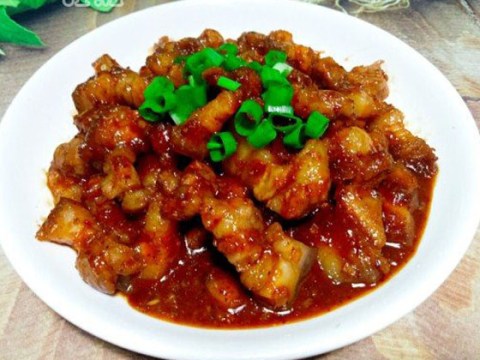 thit kho mam ruoc beo ngay dam da ngon com vo cung Thịt kho mắm ruốc béo ngậy, đậm đà ngon cơm vô cùng