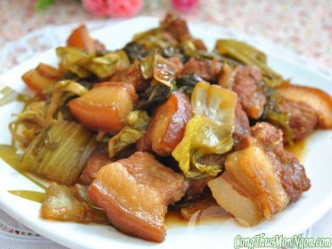 thit lon kho dua chua hap dan ngon mieng Thịt lợn kho dưa chua hấp dẫn, ngon miệng