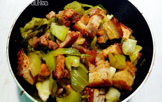 Thịt quay giòn bì kho cải chua ngon vô đối, thơm nức mũi khiến hàng xóm cũng phát thèm