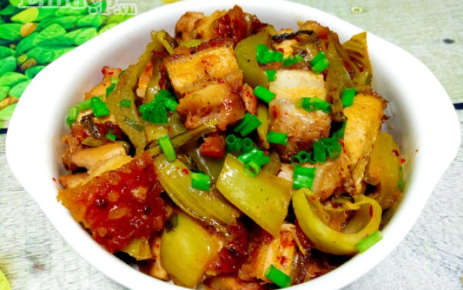 Thịt quay giòn bì kho cải chua ngon vô đối, thơm nức mũi khiến hàng xóm cũng phát thèm