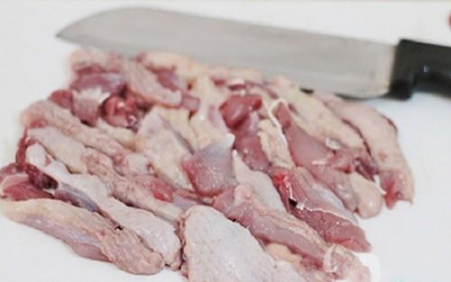 Thịt vịt xào dứa nhanh gọn mà hấp dẫn