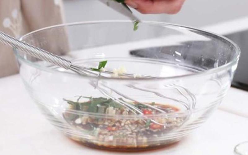 Thời tiết nóng nực, ăn mì trộn chua cay kiểu Thái là chuẩn đấy!