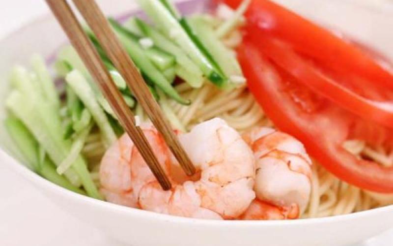 Thời tiết nóng nực, ăn mì trộn chua cay kiểu Thái là chuẩn đấy!